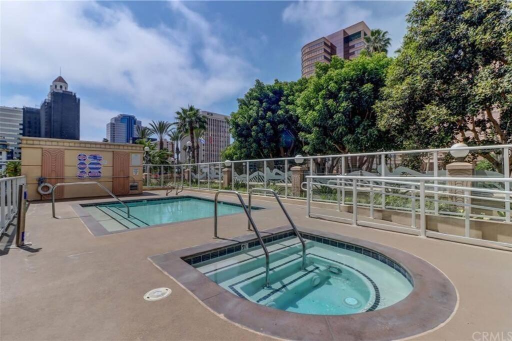 A Corner Unit With Ocean Views From Every Room Long Beach Exterior photo